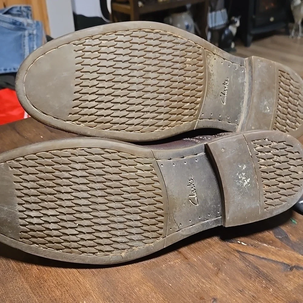 Clarks elegant dark